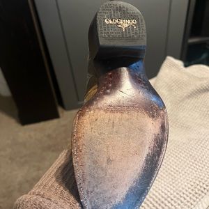 Size 7, Well used and broken in Old Gringo boots!